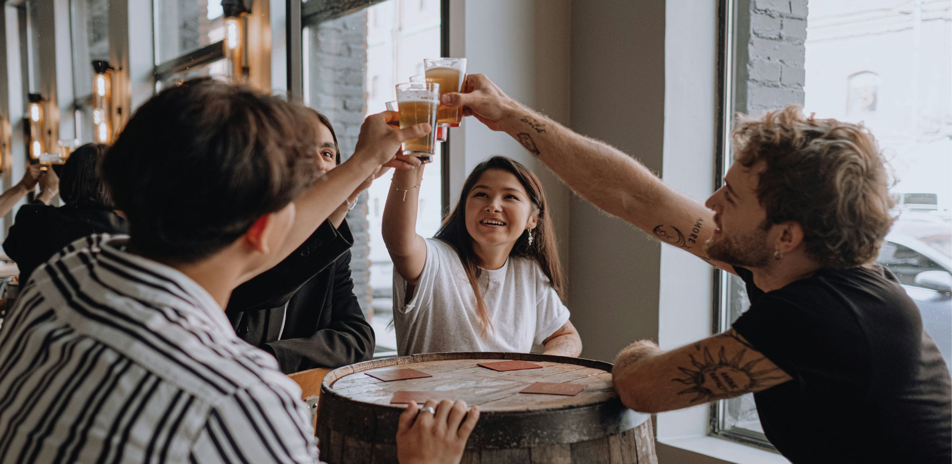 People cheersing at a table